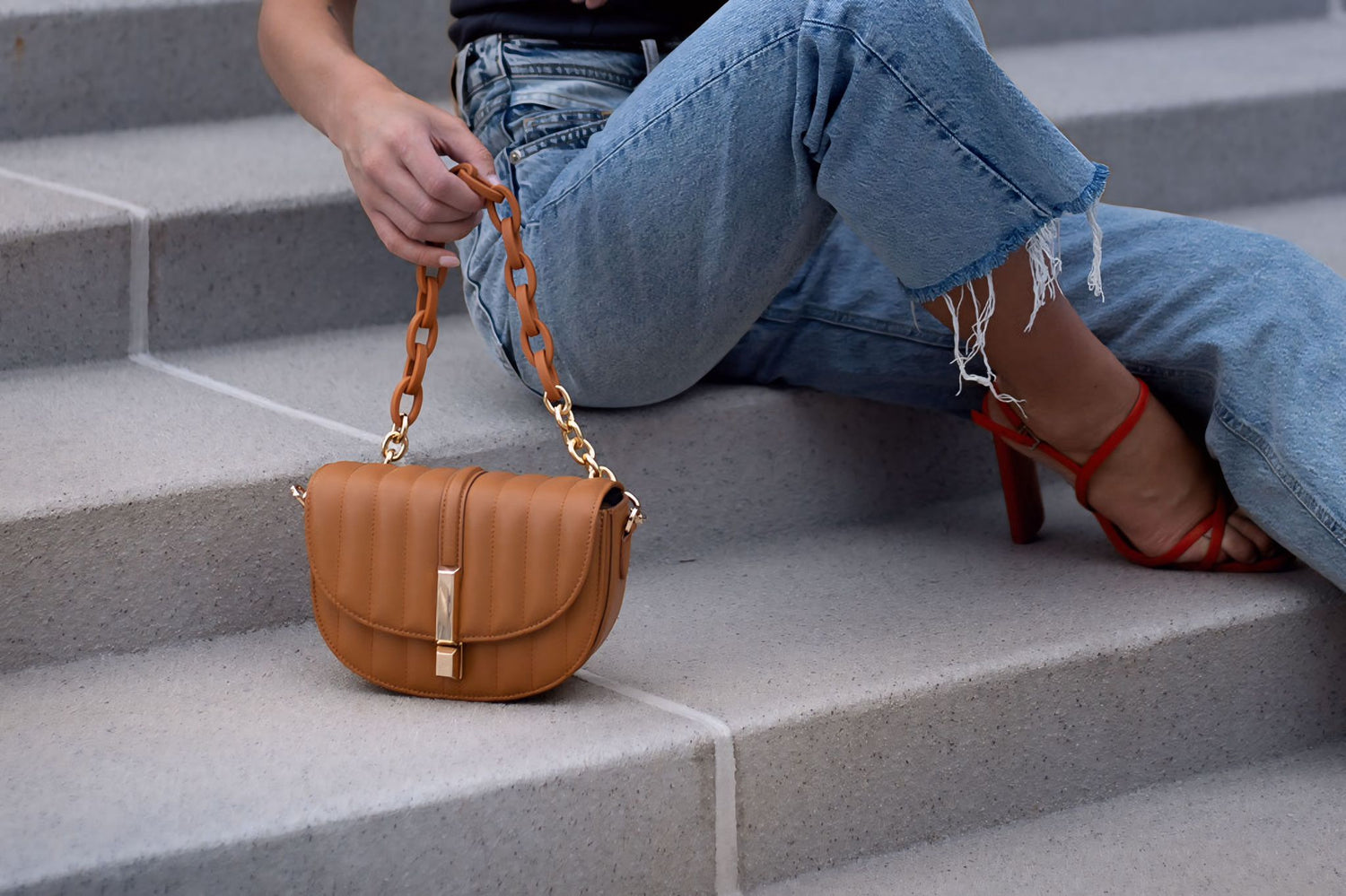 CROSSBODY BAGS