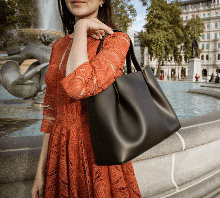 Viviene Tote Black - Alinari Firenze