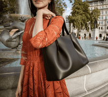 Viviene Tote Black - Alinari Firenze